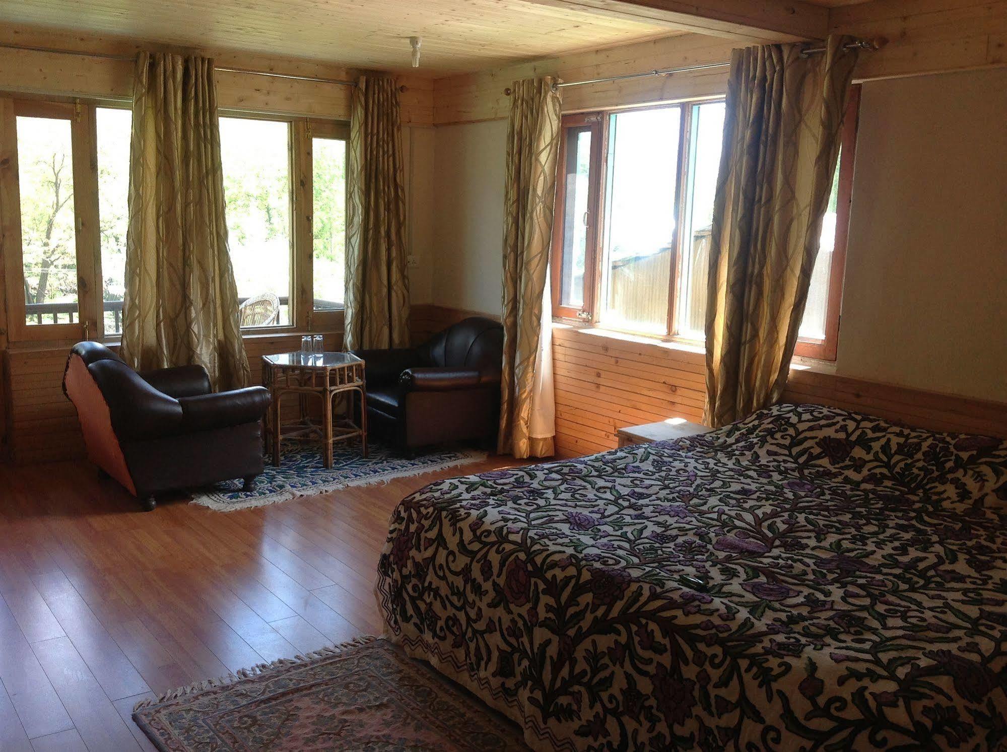 Hotel Himalaya House Pahalgām Esterno foto